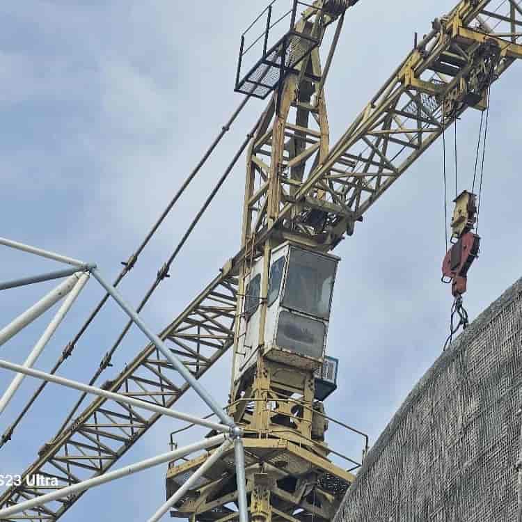 تاور زرد رنگ مدل ۶۴۶ هشت تن جهت اجاره وفروش فول اینورتور